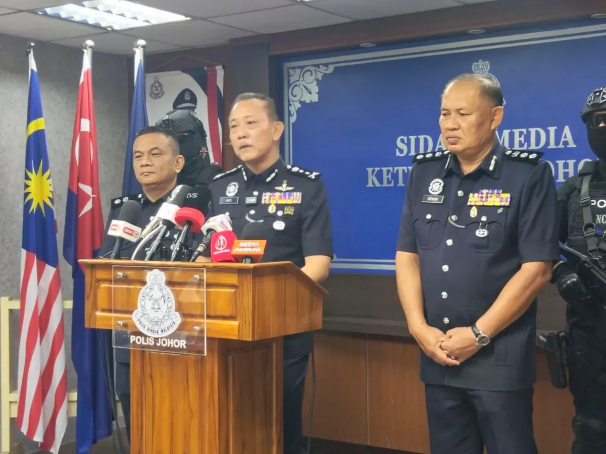 Five held over upside down Jalur Gemilang in Johor