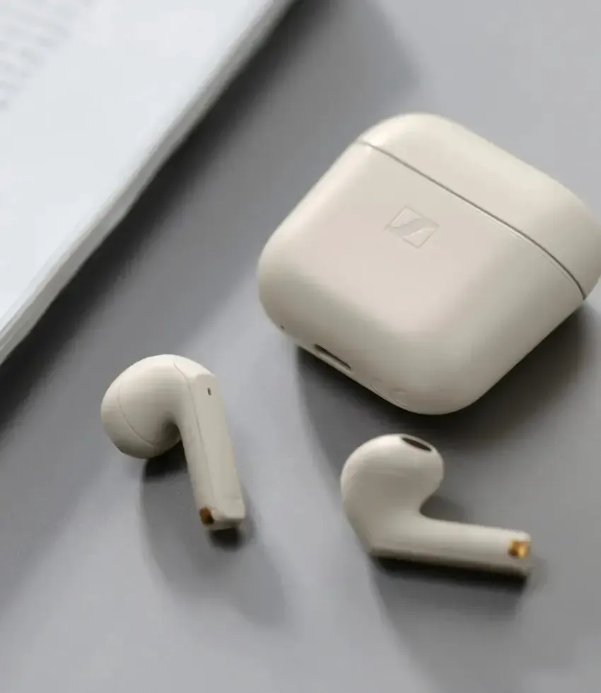 Sennheiser Accentum Clip, Momentum True Wireless 5 Launch